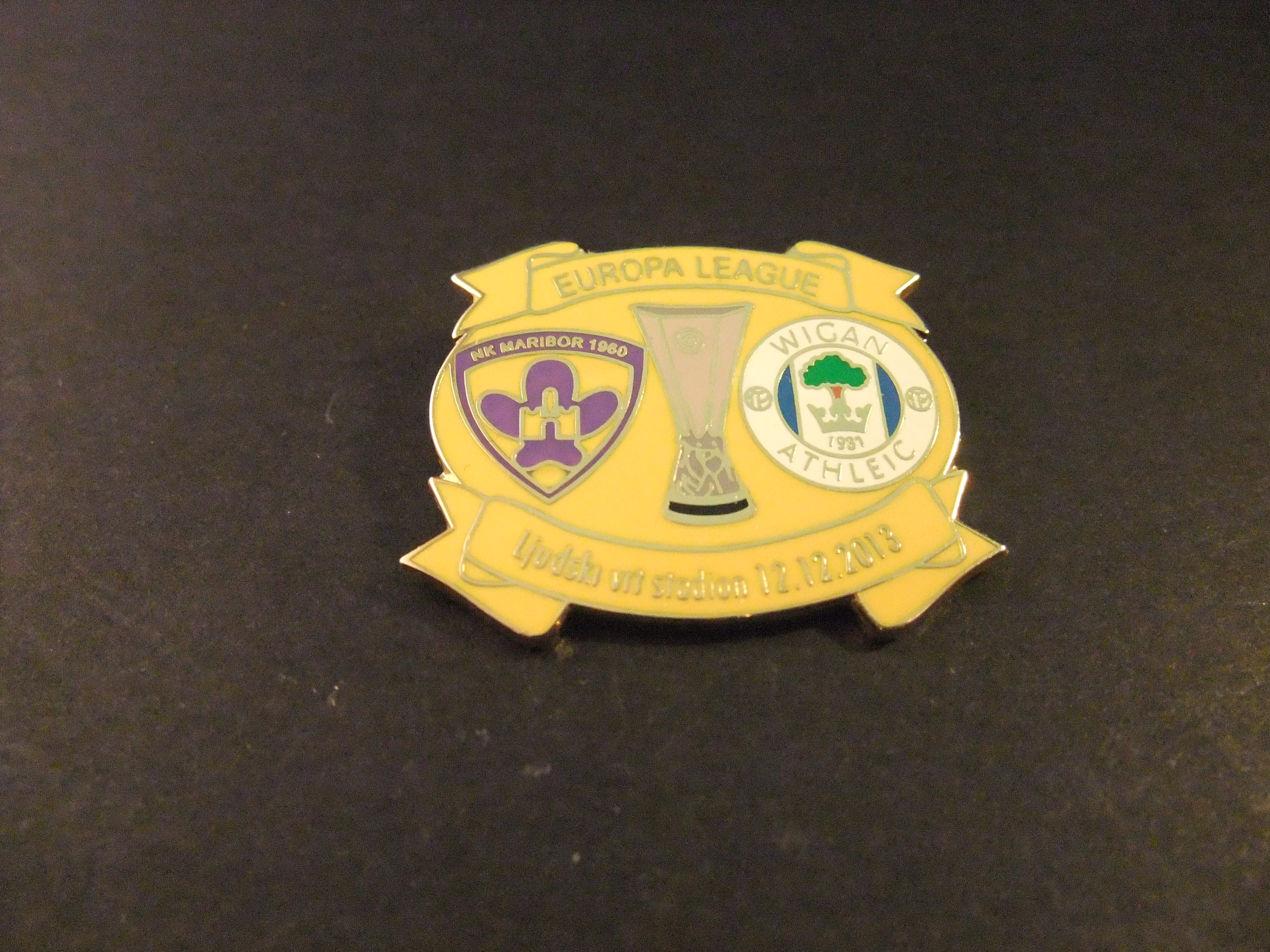 UEFA Europa League voetbal 2013 NK Maribor-Wigan Athletic ( Ljudski vrt Stadion) uitslag 2-1. geel